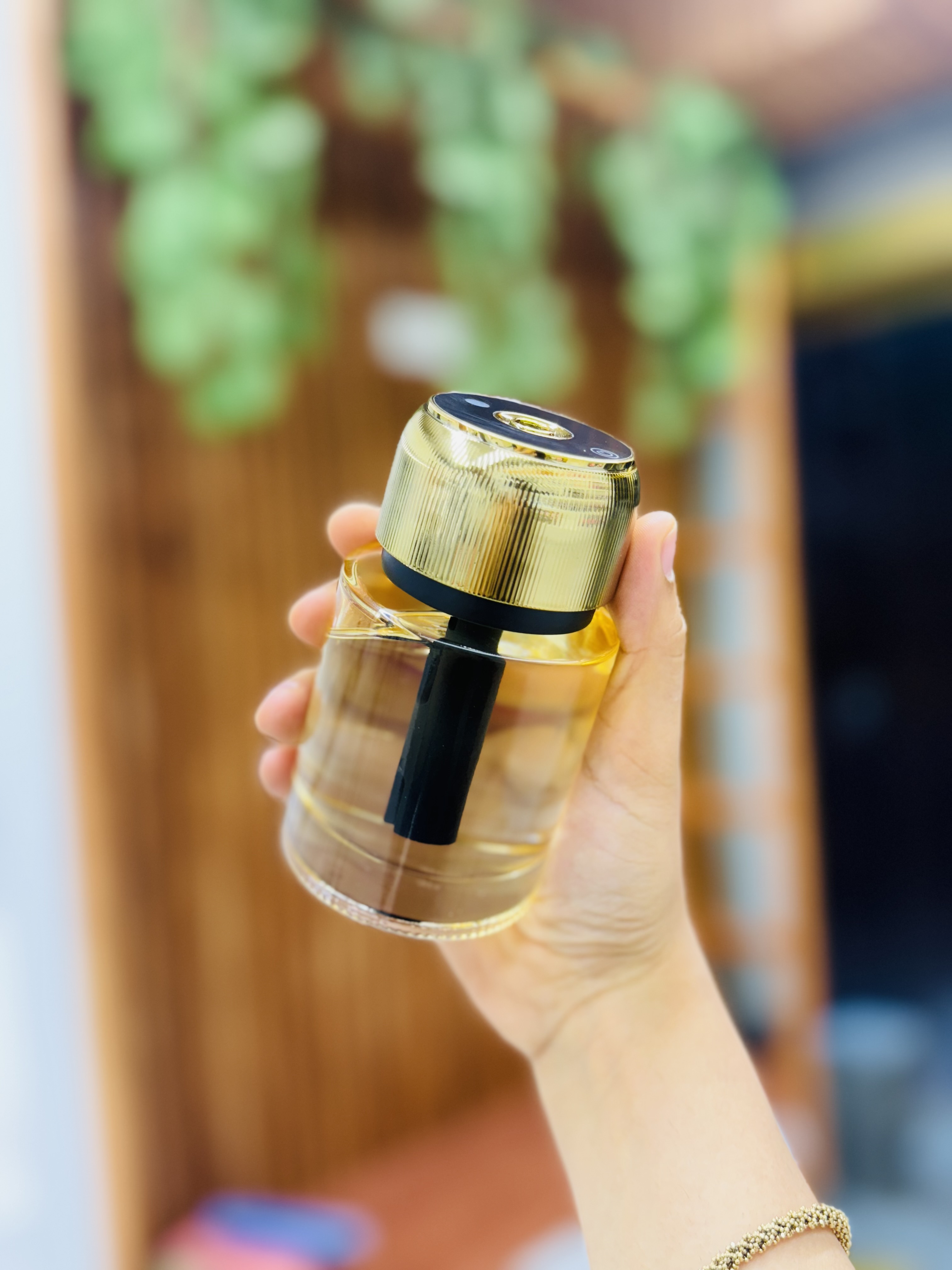 خوشبو کننده ماشین طلایی